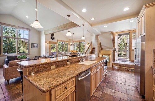 Peak 8 House | Cucumber 44 In the exclusive Shock Hill Neighborhood, Gondola Access, Pet friendly, Hot Tub!