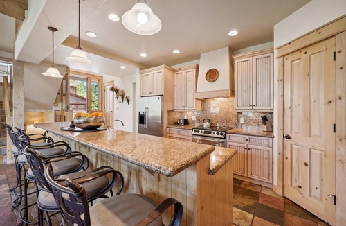 Peak 8 House | Cucumber 44 In the exclusive Shock Hill Neighborhood, Gondola Access, Pet friendly, Hot Tub!