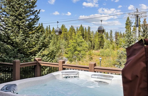Peak 8 House | Cucumber 44 In the exclusive Shock Hill Neighborhood, Gondola Access, Pet friendly, Hot Tub!
