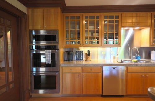 Inglewood-Finn Hill Cabin | Custom Lakeview Lodge - walking distance to Juanita Beach
