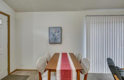 Bethel-Danebo House | Cute Little House on the Lake: Wine Country Stay!