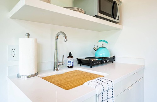 Rileyville Apartment | Cute Riverside Cabin w Hot Tub, Fire Pit, & Kayaks
