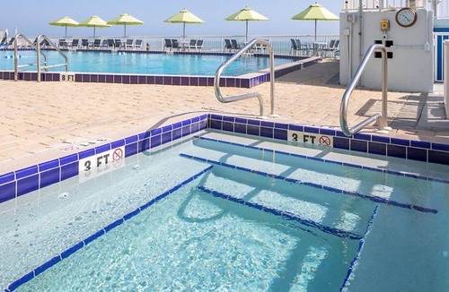 Daytona Beach Shores House | 🌴 Daytona Seabreeze ✨ Experience Paradise in a1 Bedroom - Sleeps 4!