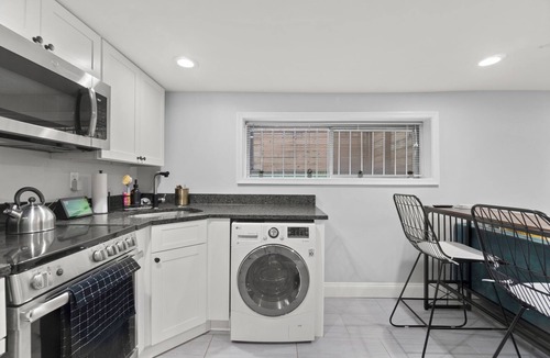 Edgewood Villa | DC Urban Villa At Girard 1 Bed ~ 1 Bath - Bonus Sleeper Sofa