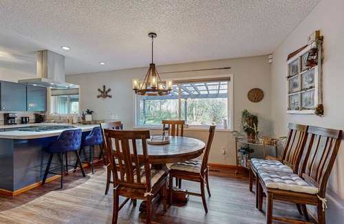 Stevenson House | Del Ray Retreat | Dog-friendly house in Stevenson with deck & 2 fireplaces