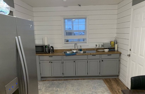 Oak Cliff Cottage | Delightful Private Tiny Cottage house
