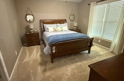 LaGrange House | Delightful Westpoint Lakehouse with AC in charming LaGrange