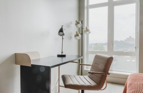 Squire Park Apartment | Deluxe First Hill 2BR w/Gym, BBQ & Rooftop Lounge, by Blueground