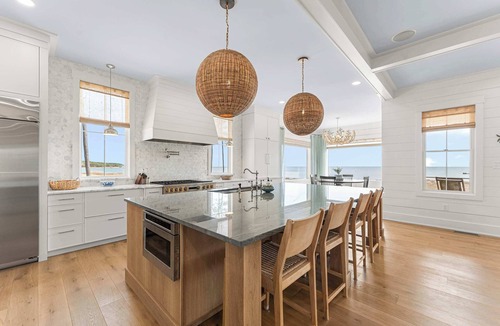 Kilmarnock House | Designer Bayfront + Priv. Beach + Kayaks + Porches
