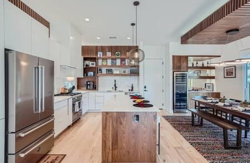 Chestnut House | Dip into the 512 Experience! 6 BDRMS W/Pool Mins to DT