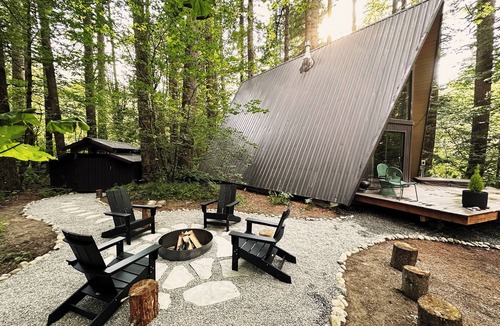 Skykomish Cabin | Discover Nature's Beauty at Foss Haus A-Frame Cabin: Hikes & River Access Await