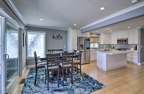 Discovery Bay House | Discovery Bay Retreat w/Balcony & Boat Dock!