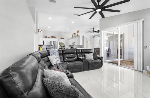Diplomat House | Dive into Endless Summer Bliss - Forever Summer - Roelens