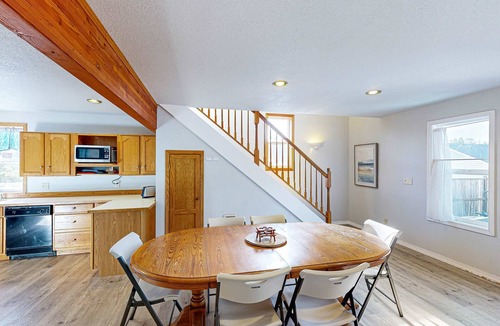 Long Beach House | Dog-friendly cottage with pool table, fast WiFi, fireplace, W/D - walk to beach