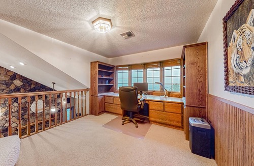 The Dalles House | Dog-friendly hilltop estate with fireplace & incredible Columbia River view