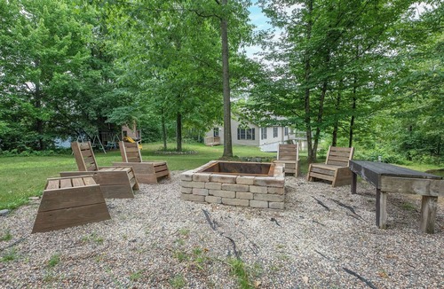 Townsend Cabin | Dog Friendly Home in Townsend - Outdoor Adventure-ready