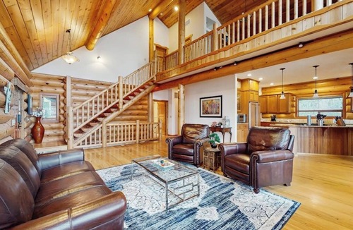 East Olympia House | Dog-Friendly lakefront home with dock, kayaks & game room