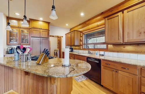 East Olympia House | Dog-Friendly lakefront home with dock, kayaks & game room