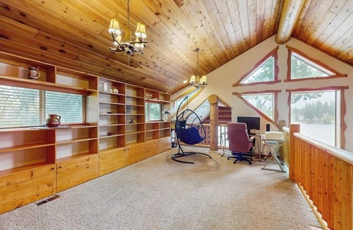 East Olympia House | Dog-Friendly lakefront home with dock, kayaks & game room