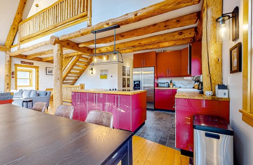 Mount Holly House | Dog-friendly lodge with game room, 2 fireplaces, kayaks, SUPs & bikes