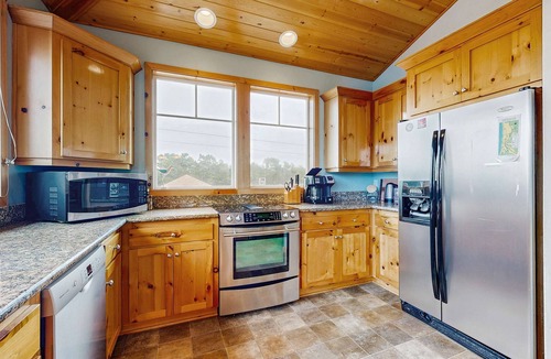 Neskowin House | Dog friendly Neskowin Village home with ocean views private hot tub and patio