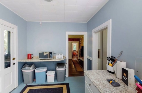 Charlotte Cottage | Dog-friendly spacious cabin, screened in porch, & boats right on the lake