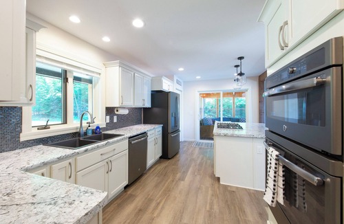 Eagle River House | Dollar Lake Oasis, Near Downtown and the Chain, Fire Pit, Sandy Beach, W&D, WiFi