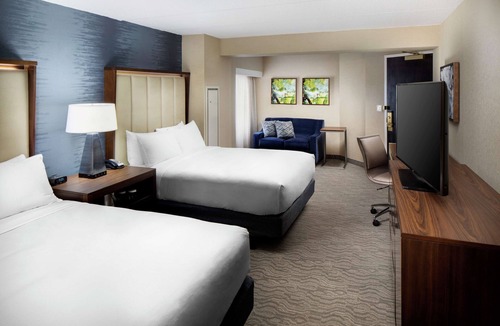 Nashua Hotel | DoubleTree by Hilton Nashua