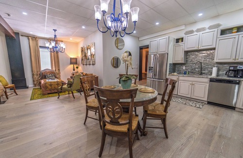Grove City Apartment | Down Town Fancy Fancy Upscale 2 Bedroom Loft