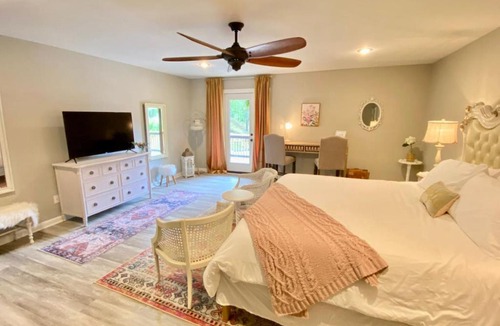 Eureka Springs Historic District House | Downtown FreeParking Wifi Main St Ste 201