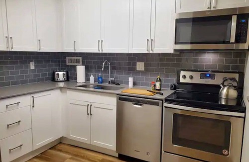 Downtown Apartment | Downtown/King Bed/Pool/Gym/Parking/Long Term Disc
