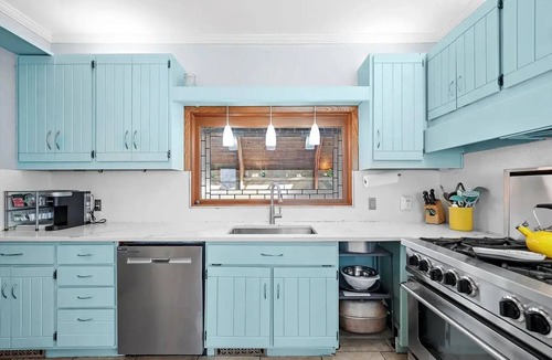 Ottawa House | Downtown Ottawa Retreat: Sleeps 15, Heated Indoor Pool, Hot Tub, Sauna, 5BR/4BA