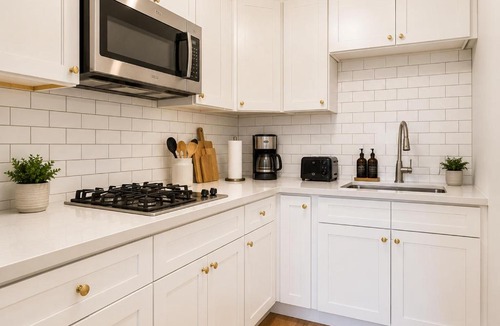 East Avenue Apartment | Downtown StudioQueen BedWi-FiHigh Falls