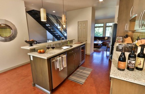 Walla Walla Villa | Downtown Walla Walla Townhome · Walk to Main St · Rooftop + Garage