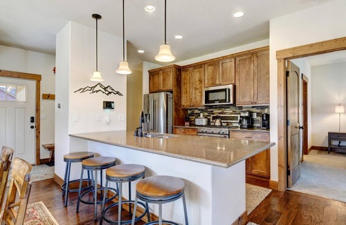 Rendezvous House | Downtown WP Chalet 89 I Private Hot Tub I Great Views I Bunk Room I Discounted Attractions