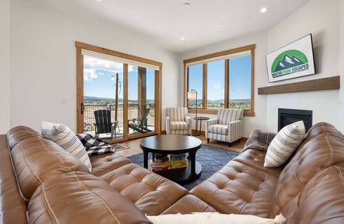 Fraser House | Downtown WP Condo D-202 I Great Views I Bunk Room I Discounted Attractions