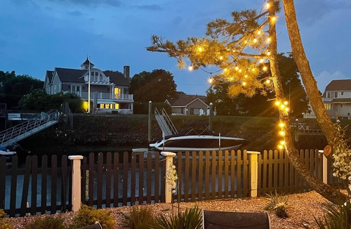 Fairfield House | Dreamy Beachfront Cottage with NYC views