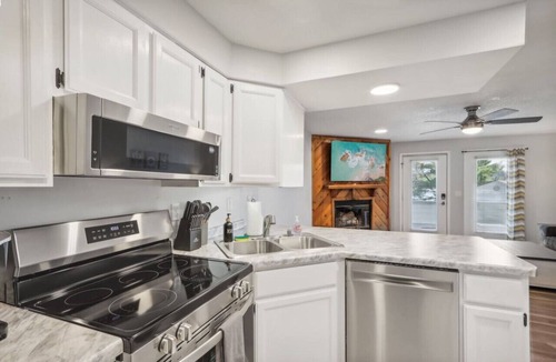 Lake Delton Condo | Dreamy Dells Oasis for Families & Couples