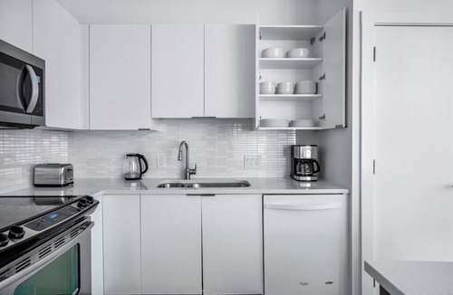 Chinatown Apartment | Dreamy Financial District 1BR w/W/D & Gym, nr Greenway, by Blueground