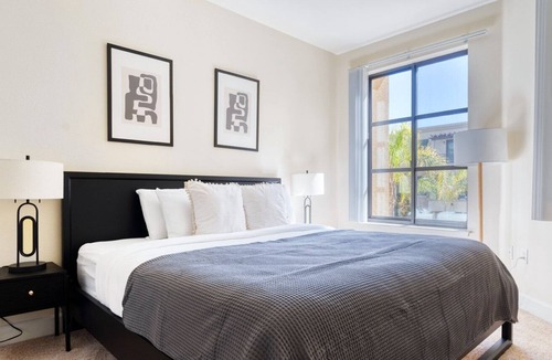 Walnut Creek Apartment | Dreamy Walnut Creek 1BR w/ BBQ, Gym & W/D, walk to BART, by Blueground