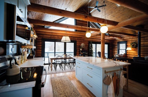 Ferryville Cabin | Driftless Escape – Secluded Luxury Lodge on Stream with Hot Tub
