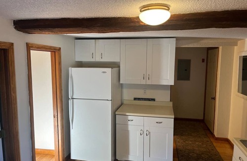 Amesbury Apartment | Dtwn Amesbury! 15 mins to beach!