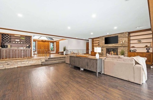 Billings Park House | Duluth/Superior Escape-up to 26 guests-Indoor Pool-Sauna-St.Louis River-SpiritMt