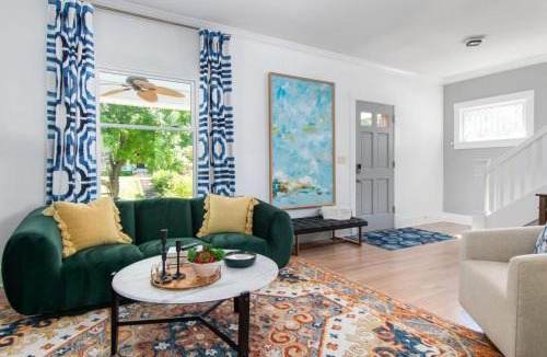 Dundee-Happy Hollow Historic District House | Dundee Getaway Firepit BBQ Walk to Dining & Shops