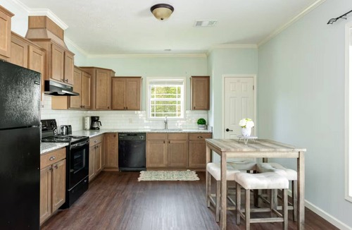Harvest Apartment | Duplex Retreat for 2 Near Madison