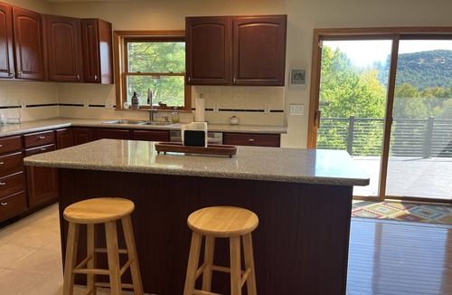 Davenport House | Eagle Rock - Renovated 3 bdrm, amazing deck, quiet location