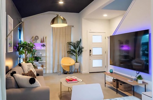 Govalle House | East Austin Pool and Hot Tub Retreat Near Rainey