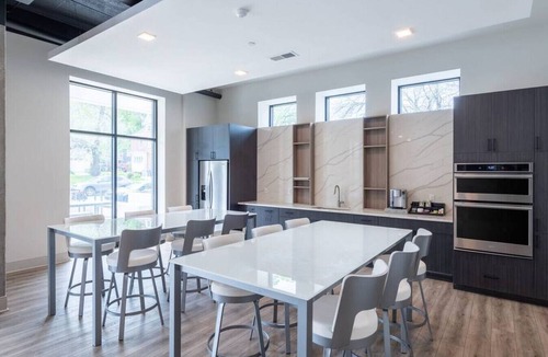 Lower East Side Apartment | East Side Luxury 1BR Apt - Near Brady St with Balcony and Lounge - Sleeps 4