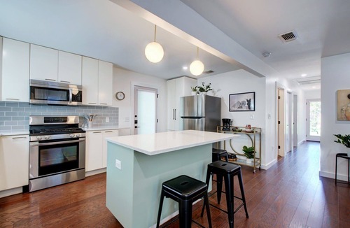 East MLK House | Eastside Remodeled Monthly Rental, 10 Mins to Downtown, Pet Friendly, Fast WiFi