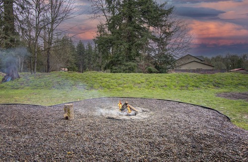 Dollar Corner House | Easy Commute /LRG Property /Hot Tub /Pet Frndly /Kid Friendly /Spacious